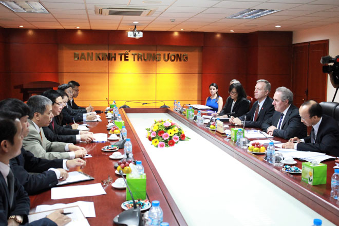 Заведующий Отделом ЦК КПВ по экономическим вопросам встретился с торгпредом США